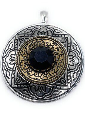 MESA Premier Designs Pendant with magnetic clasp